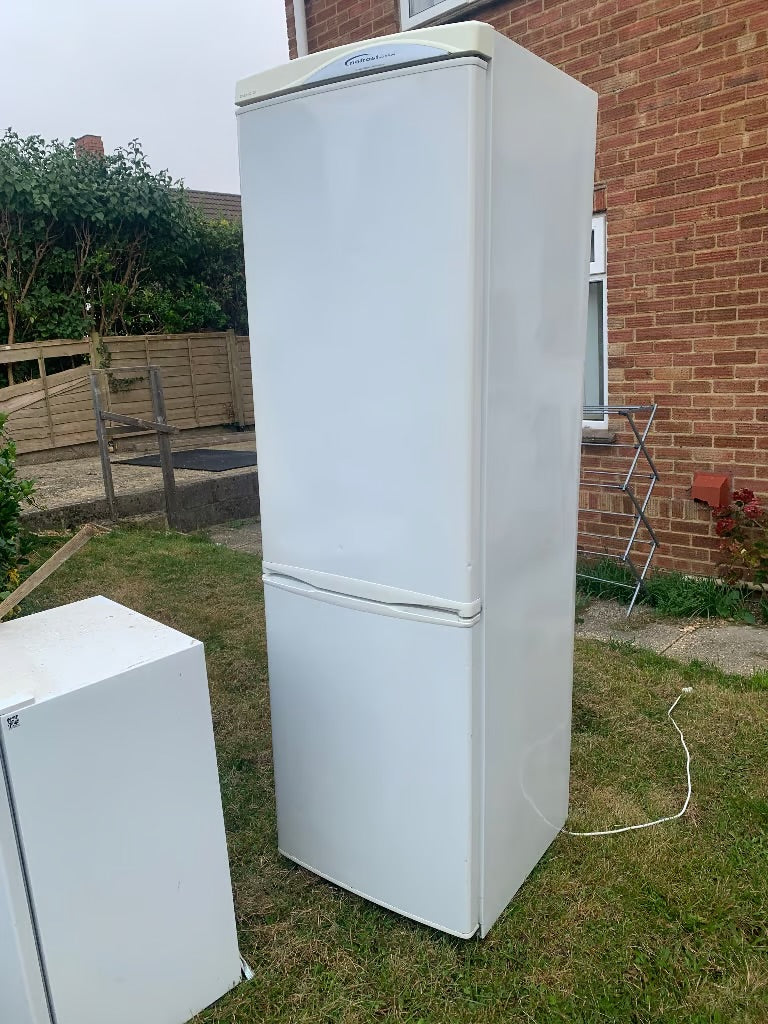 Fridge freezer removal